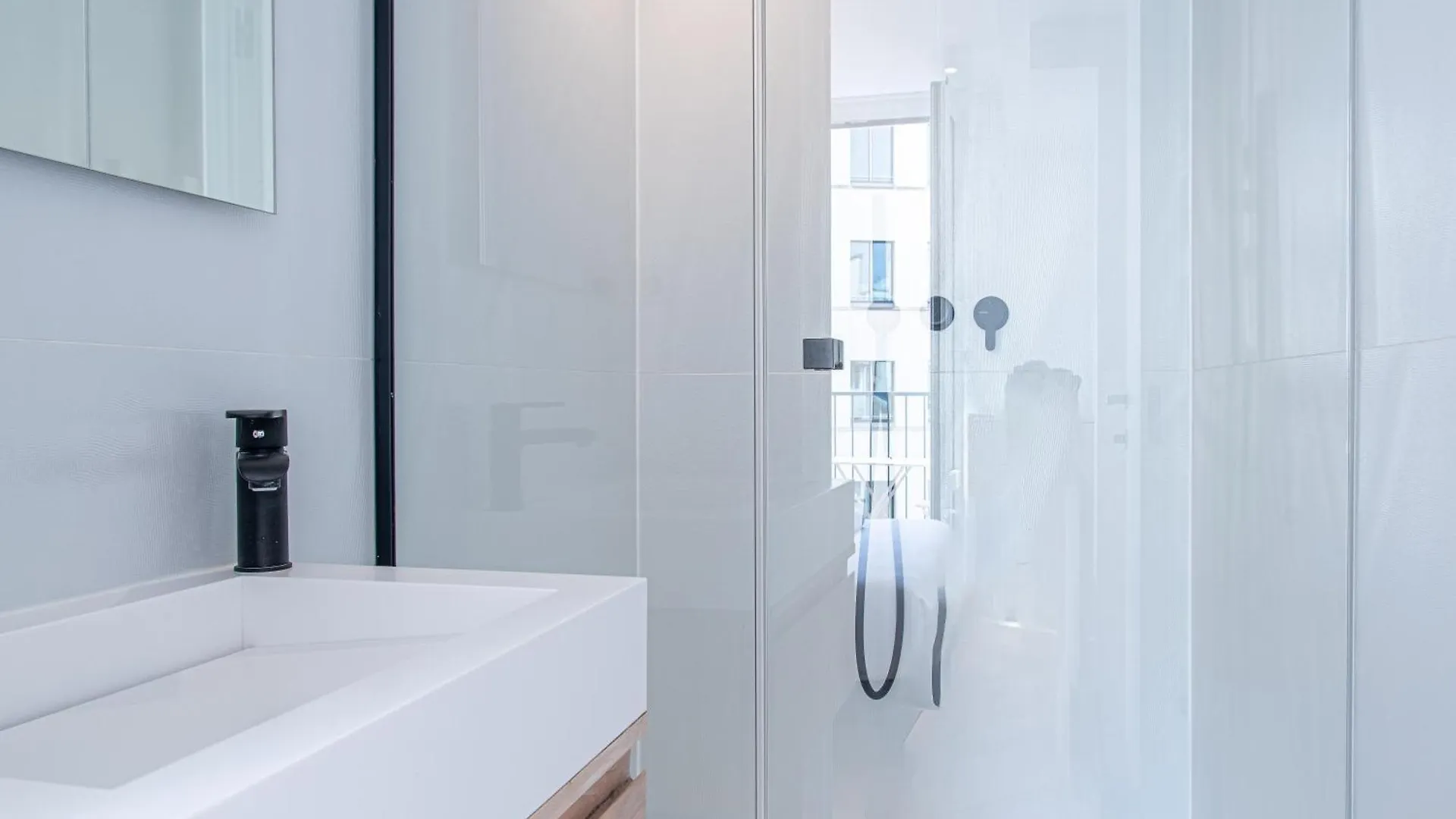 Lavie Maison : A C & Eiffel Tower View Apartment Paris France