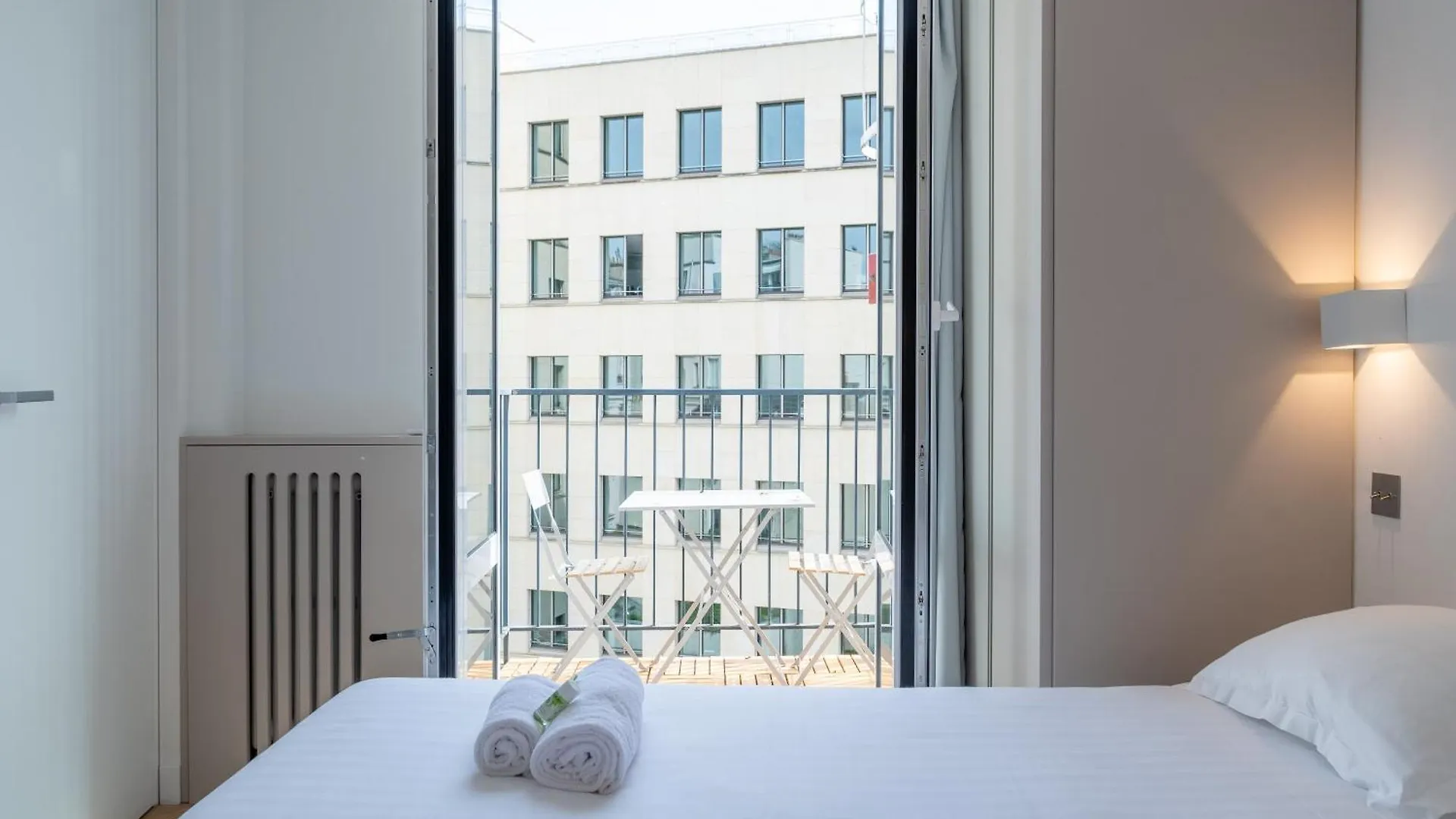 Lavie Maison : A C & Eiffel Tower View Apartment Paris France