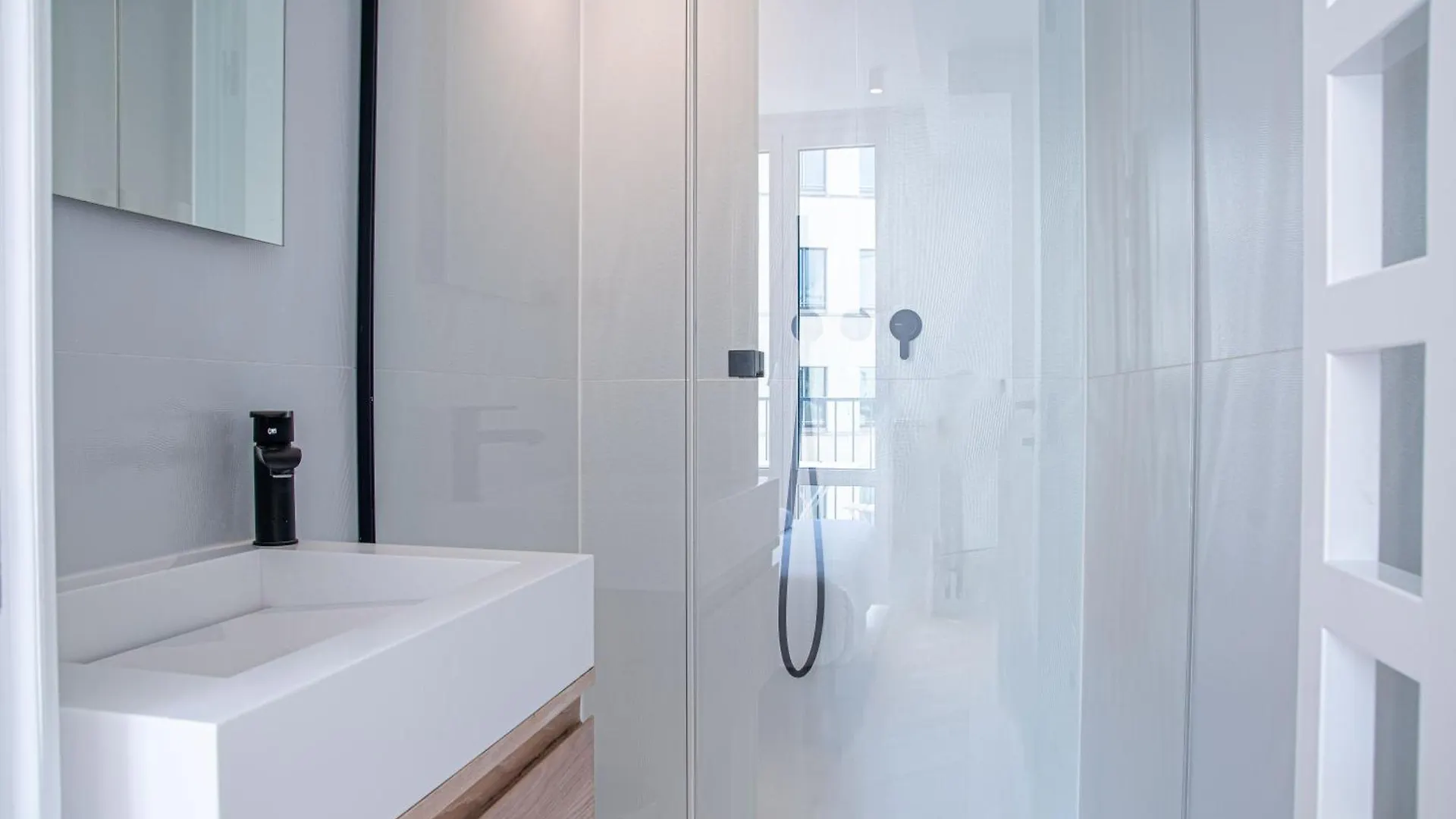 Lavie Maison : A C & Eiffel Tower View Apartment Paris