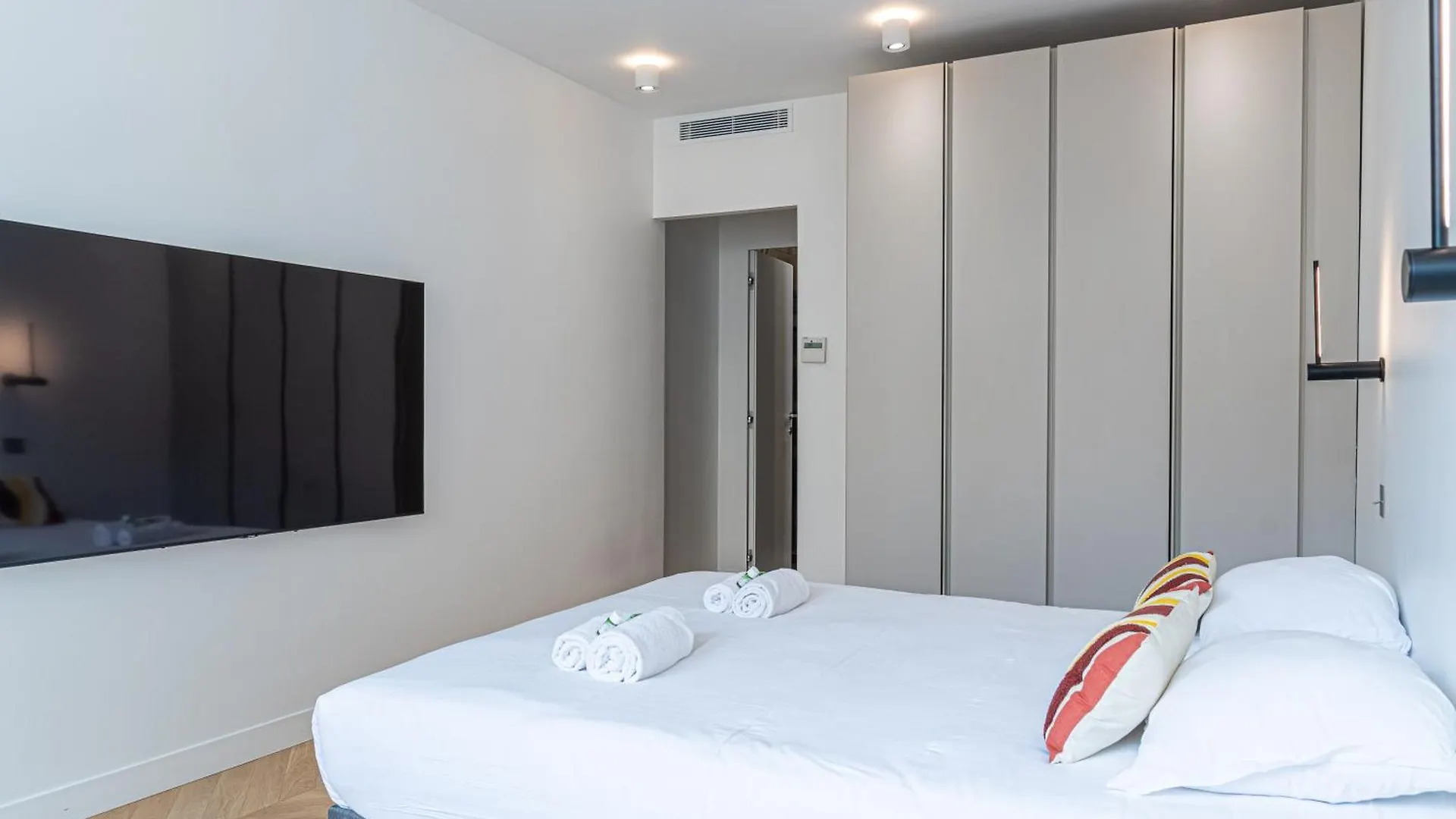 Lavie Maison : A C & Eiffel Tower View Apartment Paris 0*,  France