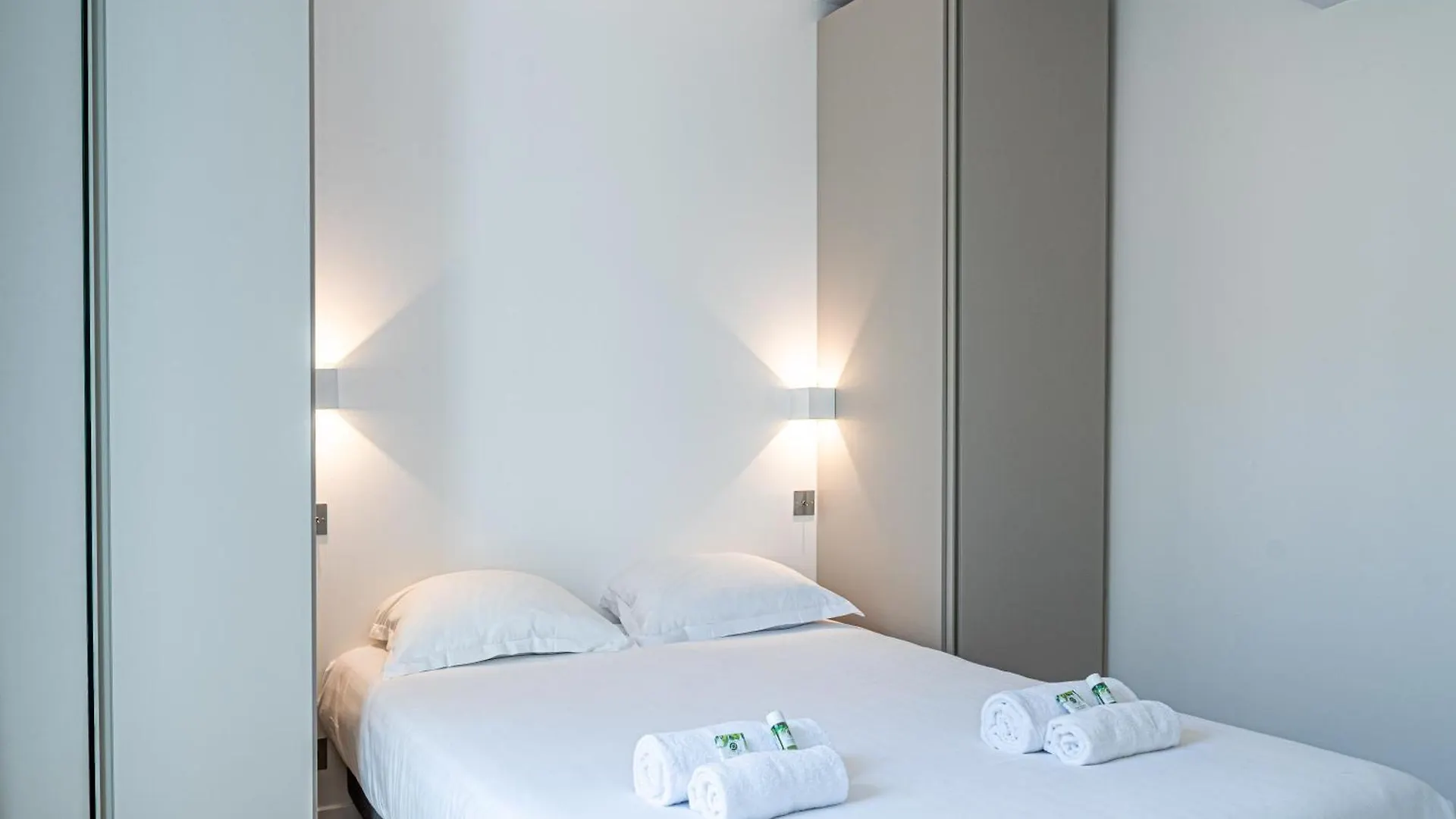 Lavie Maison : A C & Eiffel Tower View Apartment Paris