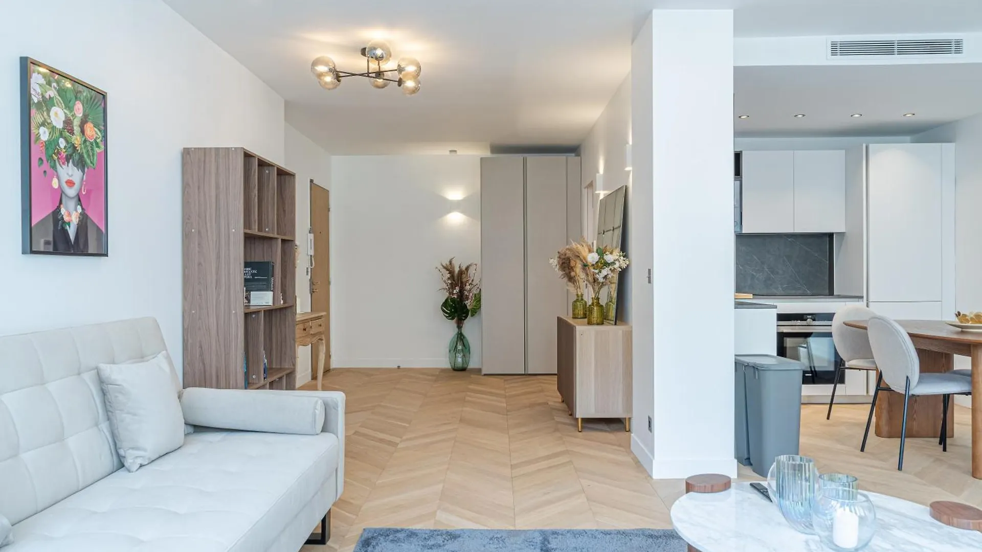 Lavie Maison : A C & Eiffel Tower View Apartment Paris