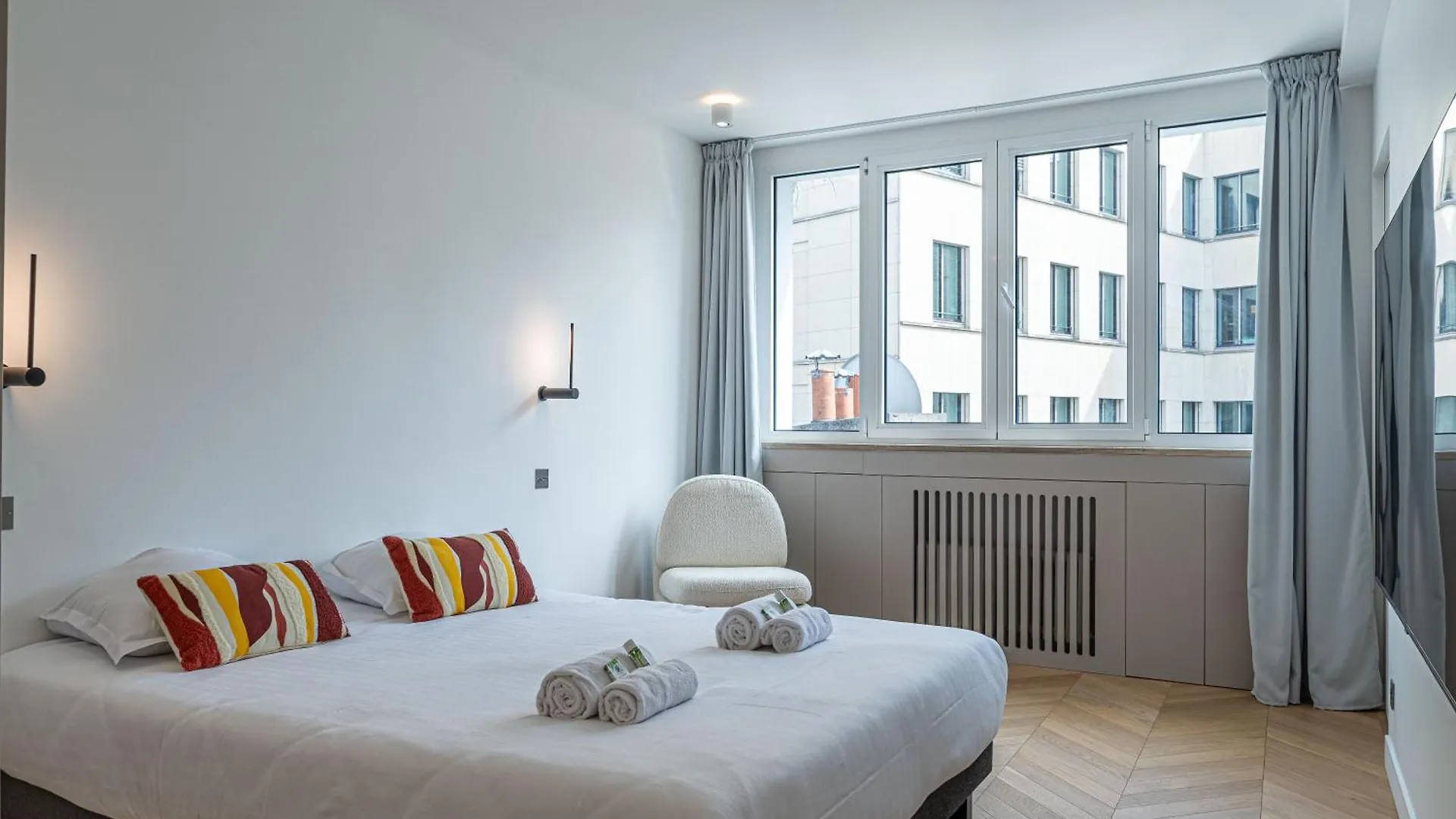 Lavie Maison : A C & Eiffel Tower View Apartment Paris France