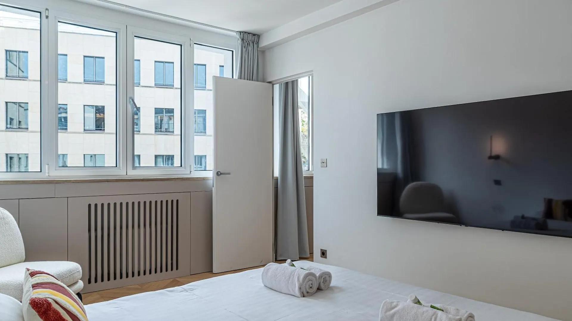 Lavie Maison : A C & Eiffel Tower View Apartment Paris