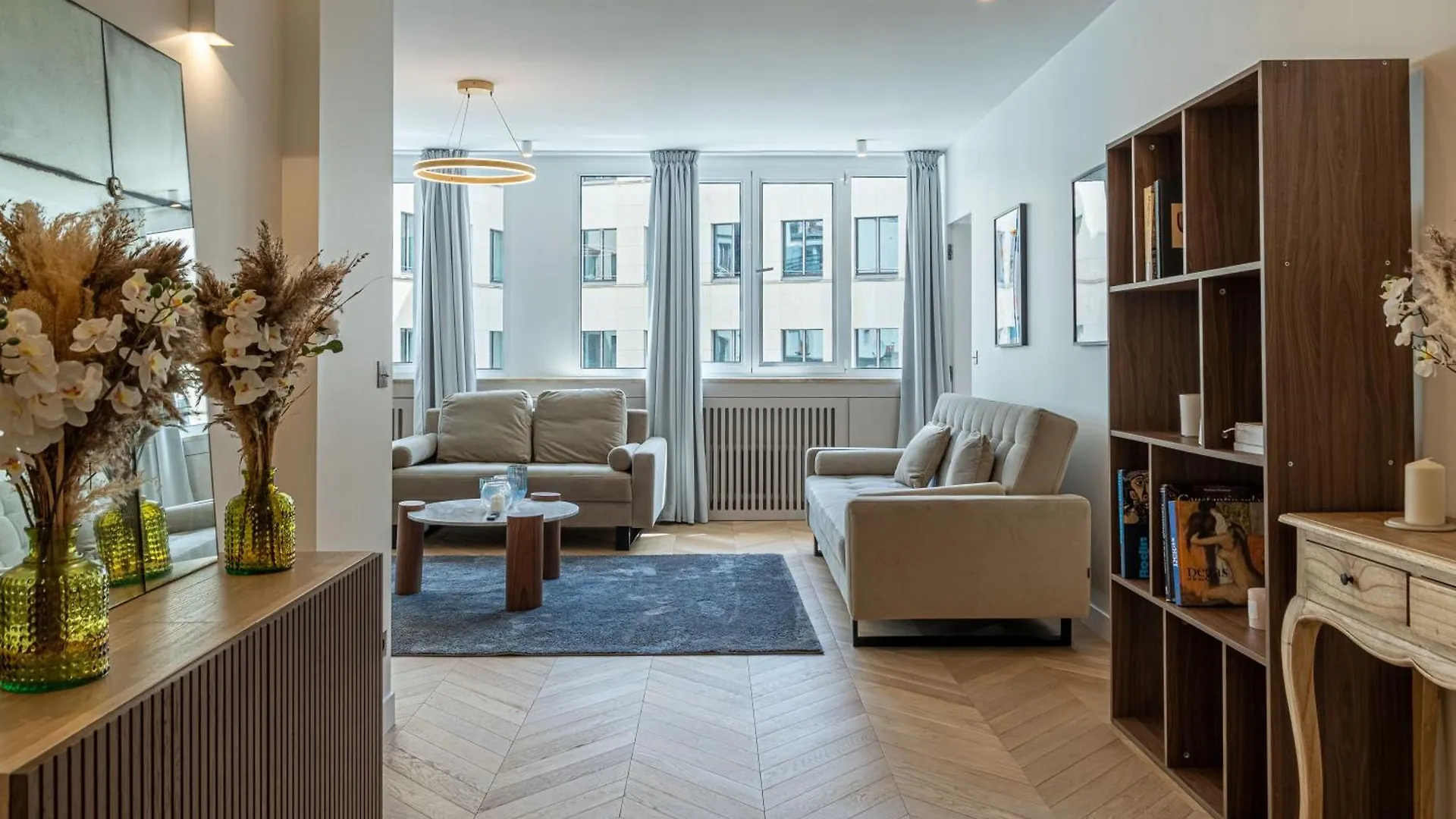 Lavie Maison : A C & Eiffel Tower View Apartment Paris