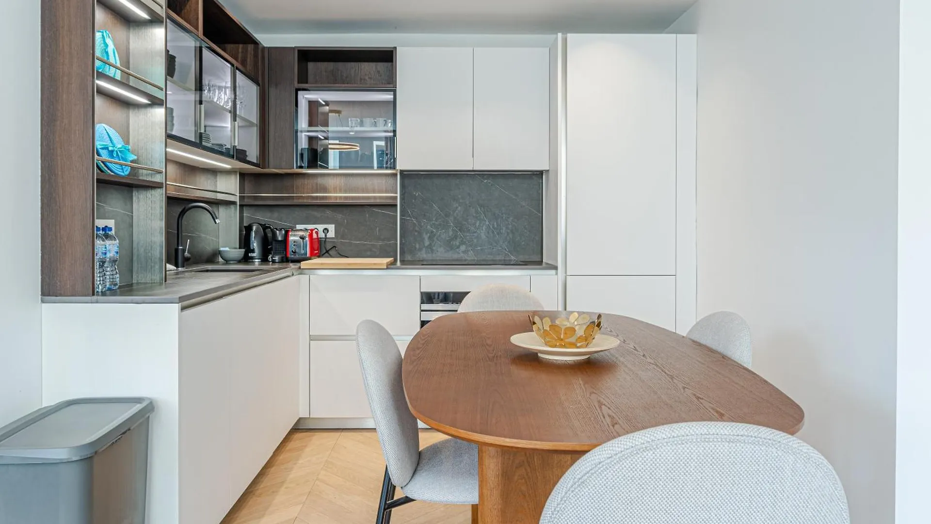 Lavie Maison : A C & Eiffel Tower View Apartment Paris